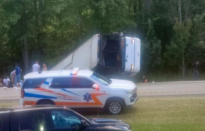 Tour bus with over 50 people from Niagara Falls to NYC flips on highway, child among dead
