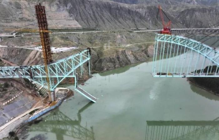 Bridge collapse in China kills at least 12 workers