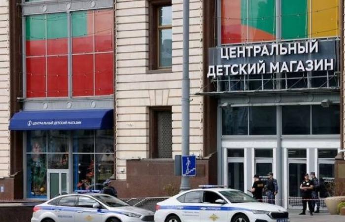 Gas cylinder blast kills 1 at iconic Moscow toy shop