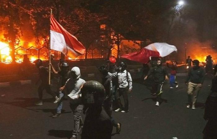 Indonesian parliament buildings torched amid protests over lawmakers’ perks; at least 3 dead
