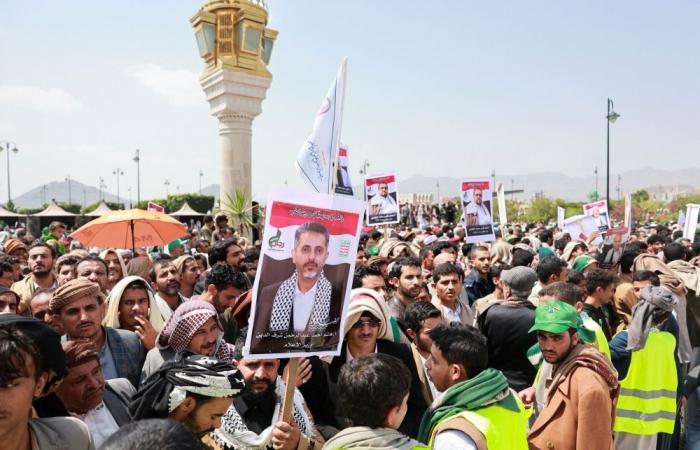 Yemen's Huthis hold funeral for PM killed in Israeli strike