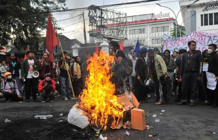 Jakarta on edge: Troops patrol after deadly protests against MP privileges