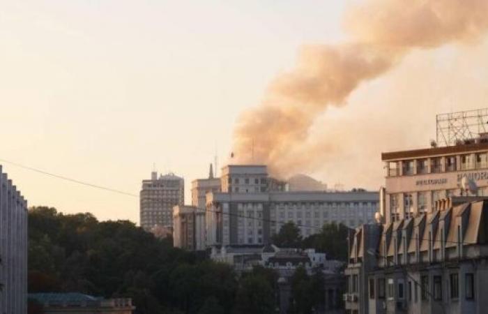 Russia hits Kyiv government building