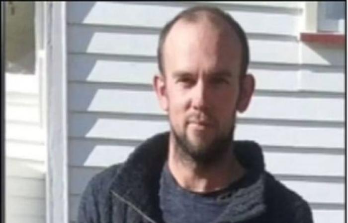 Police shoot dead fugitive father, find his three children missing for years 