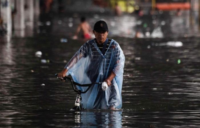 Philippine contractors allege lawmaker payoffs in flood control scandal