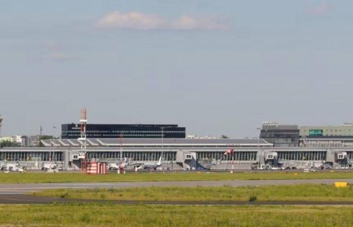 Warsaw airport shut after Ukrainian reports of Russian drones over Poland