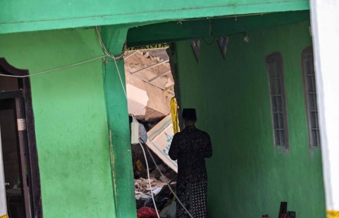 Death toll rises to 10 in Indonesia school collapse as rescue efforts continue
