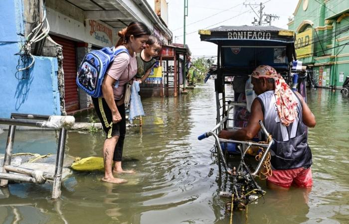 Typhoon Matmo hits southern China, disrupting peak National Day holiday