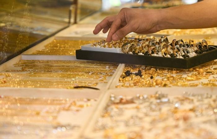 Thai police hunt 10 suspects after RM4.5m gold shop robbery in Narathiwat