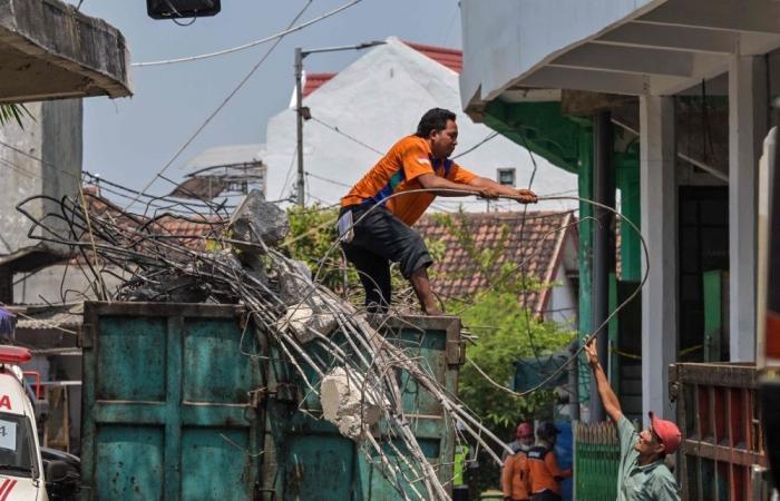 Indonesia school collapse death toll climbs to 67, search operation halted