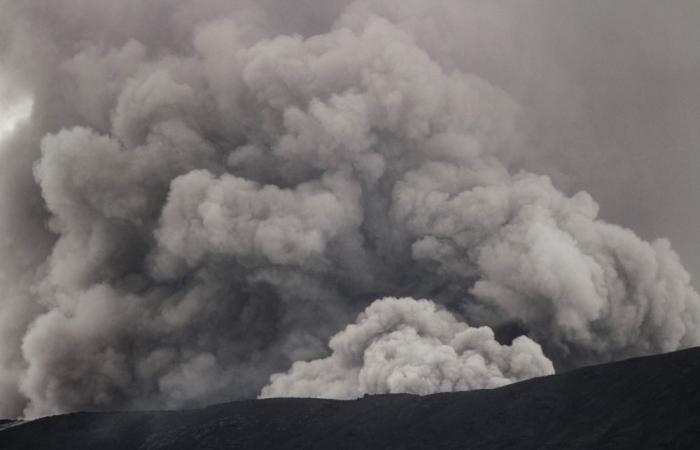 Mount Lewotobi Laki-Laki eruption grounds flights at Maumere airport, Indonesia raises alert to highest level