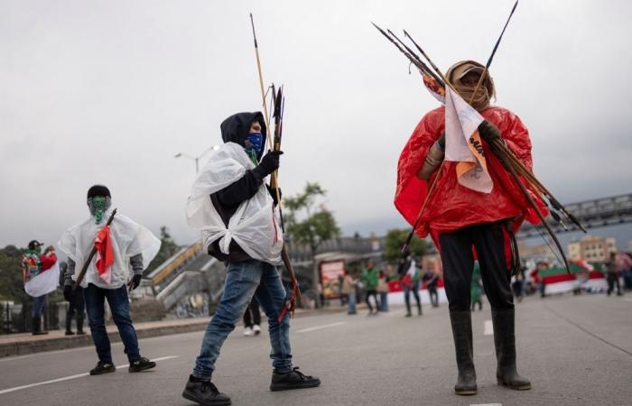 Colombian protest turns medieval as arrows, explosives hit US embassy in Bogota; four cops hurt (VIDEO)