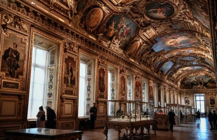 ‘France has been stolen’: French crown jewels snatched in Hollywood-style daytime heist at Paris’ Louvre