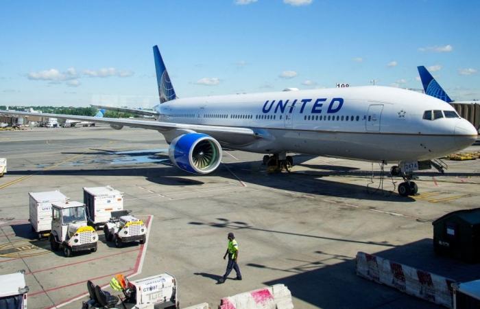 More than 8,000 US flights delayed as US shutdown keeps air traffic controllers unpaid