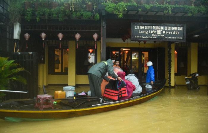 Worst since 1999: Thousands evacuated in Vietnam after record rain floods Hue, triggering landslides