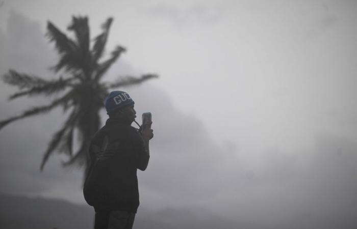 AI-generated fakes proliferate as Hurricane Melissa nears Jamaica