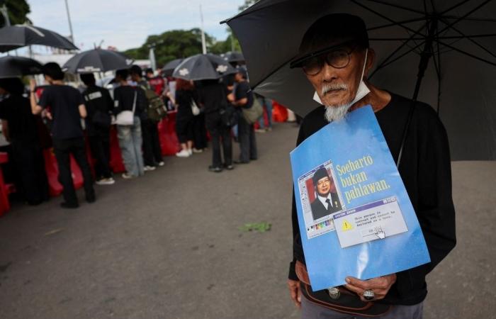 Indonesian activists rally in Jakarta against Suharto’s national hero bid