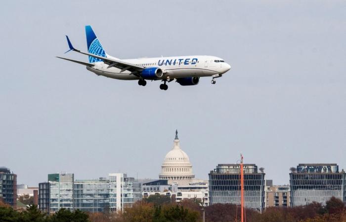 Shutdown fallout grounds over 1,000 flights across US as air traffic controllers work without pay