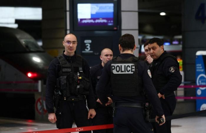 Paris police shoot knife‑wielding man at Montparnasse station, passer‑by hit by gunfire