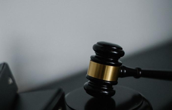 UK plans justice overhaul to prioritise victims by cutting court delays, as case backlog reaches six figures