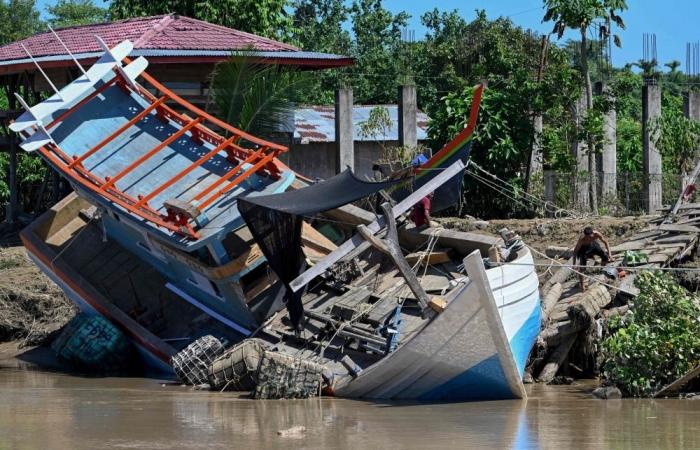 Floods across Asia kill over 1,000, militaries deployed in Indonesia and Sri Lanka