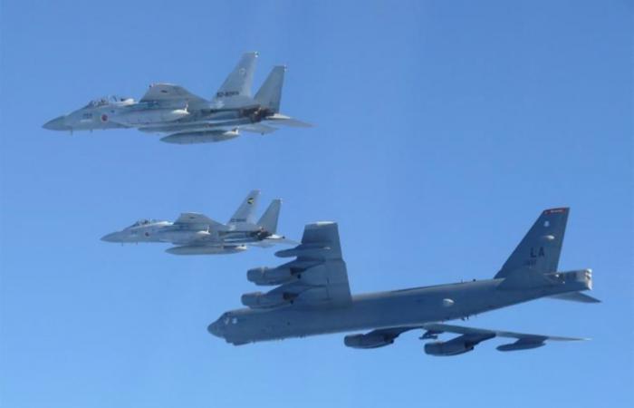 Tokyo, Washington stage joint flights in show of force after China-Russia patrols
