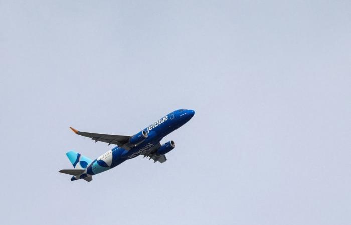 ‘They don’t have their transponder turned on’: JetBlue pilot says flight nearly collided US military plane off Venezuela