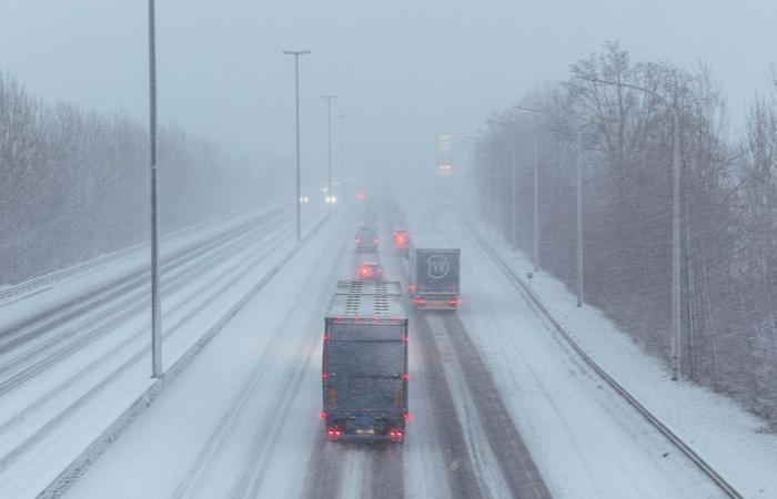 Storms lash Europe, leaving hundreds of thousands without power