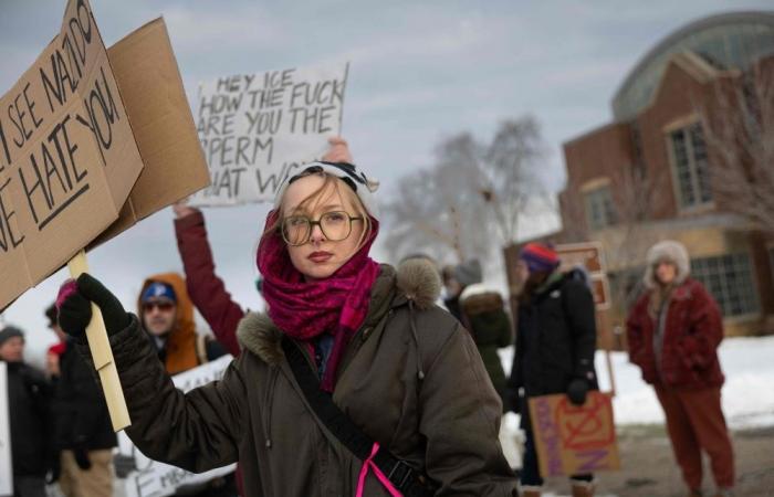 Hundreds more agents deployed as US ramps up ICE presence in Minneapolis despite furor over woman’s killing