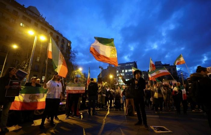 Trump urges Iranians to keep protesting, saying ‘help is on its way’