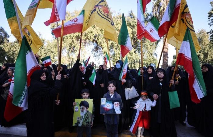 New Zealand, Slovakia close embassies in Tehran, raising warning on travel in Iran