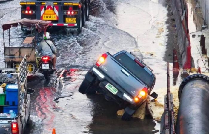 One truck, one burst pipe, and a Bangkok traffic nightmare on Rama II Road