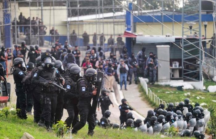 Guatemala prison gangs kill eight policemen in transfer retaliation