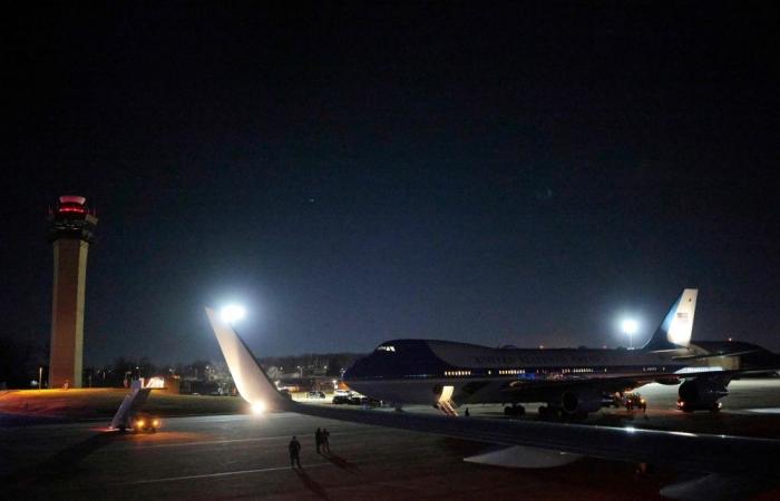 Trump departs for Davos forum again after switching to new plane