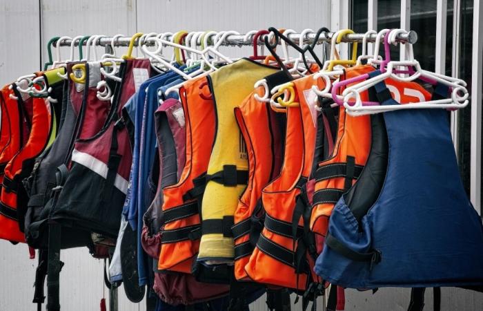 Ferry carrying 342 sinks in southern Philippines, at least 8 dead