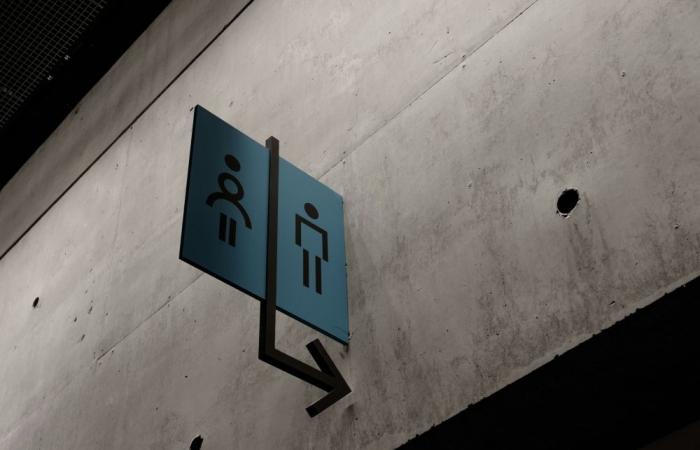 Bang Saen restroom horror: Peeping Thai lawyer caught with secret snaps of over 1,000 unsuspecting women