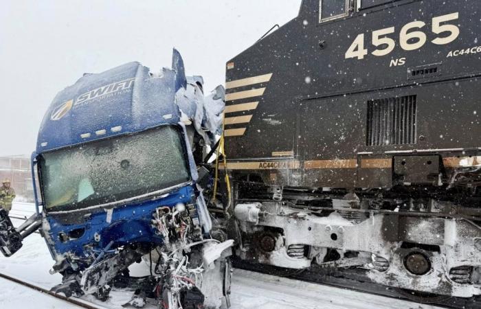 Snowstorm batters southern US, causing travel chaos, flight cancellations and subzero temperatures