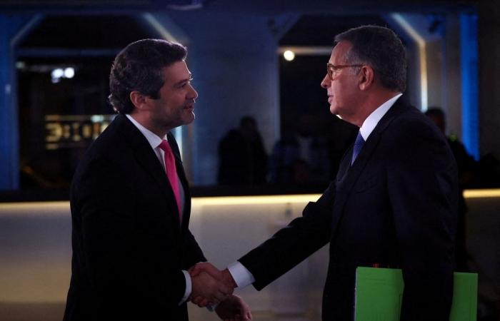 Socialist poised to defeat far-right leader in Portugal presidential vote, poll shows