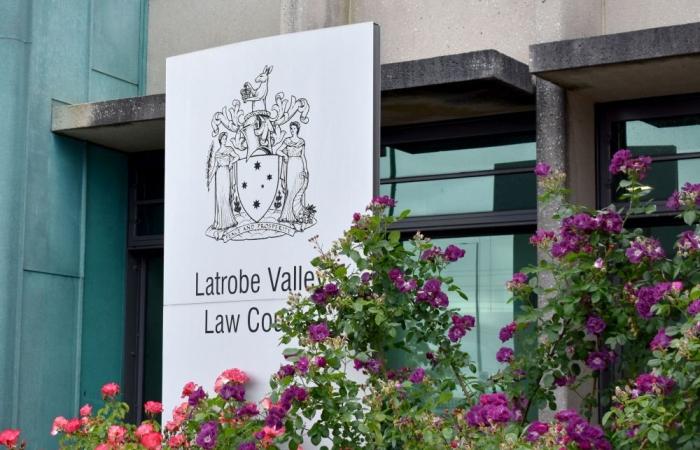 Notorious Melbourne gangland figure Tony Mokbel to walk free as prosecutors drop planned drug retrial