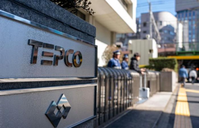 Glitch fixed, debate continues: Japan flips the switch again on world’s largest nuclear plant amid public unease