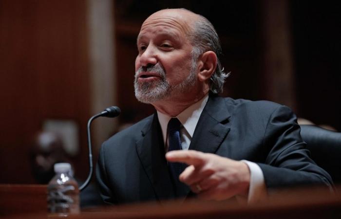 US commerce chief admits to lunch on ‘Epstein Island’ but denies closer ties, says it was a family vacation