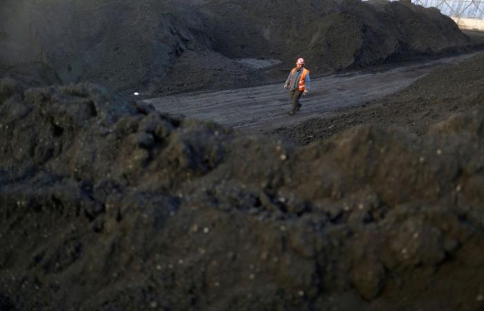 China emissions edge lower, sparking hope of a climate turning point despite coal surge