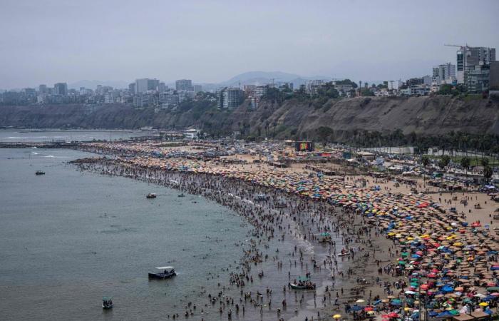 Peru’s popular Agua Dulce beach to close for a day as heaps of trash overwhelm coastline