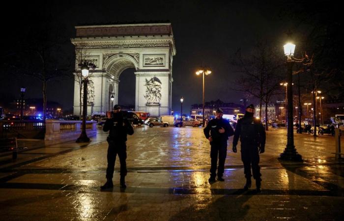 Paris police shoot dead knife‑wielding man at Arc de Triomphe, suspect known for radicalisation