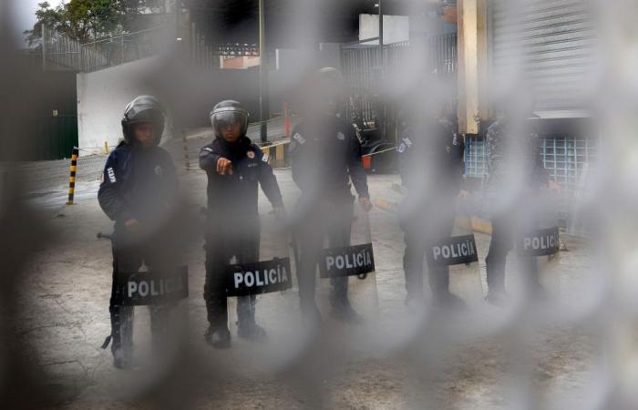 Over 1,500 apply for amnesty as Venezuela begins releasing political prisoners