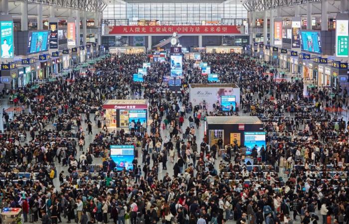 China logs 258 million rail trips halfway through Spring Festival travel season