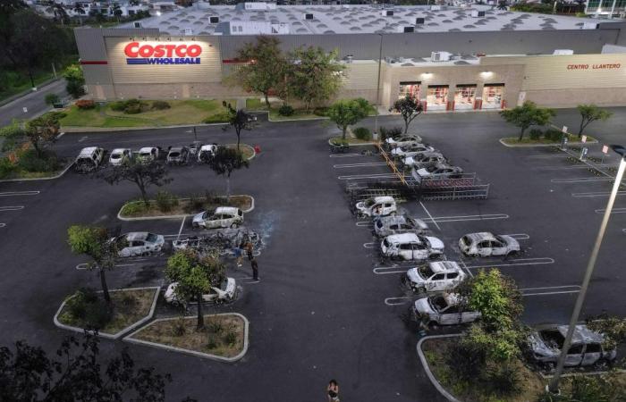 ‘Paradise in flames’: Flights cancelled, streets torched in Puerto Vallarta after killing of cartel boss ‘El Mencho’