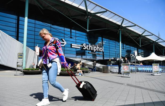 Explosion damages school in Amsterdam in ‘deliberate attack against the Jewish community’, says mayor