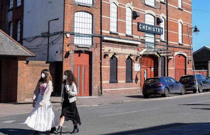 Suspected cases rise to 20 in ‘unprecedented’ UK meningitis outbreak that killed two