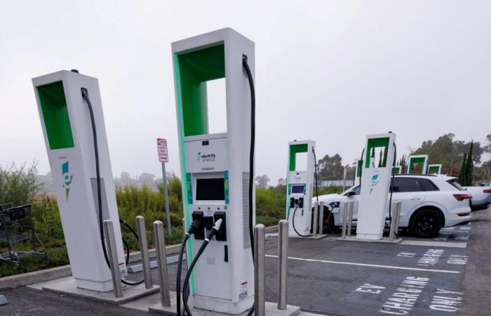 Sri Lanka tells drivers: Charge EVs during daytime solar, not at night when coal plants run